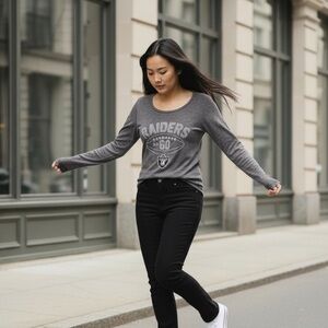 NFL Las Vegas Raiders Long Sleeve Scoop Neck Heathered  Gray Tee Size Large